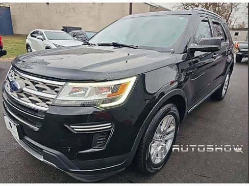 Used 2018 Ford Explorer XLT AWD/4WD image 1