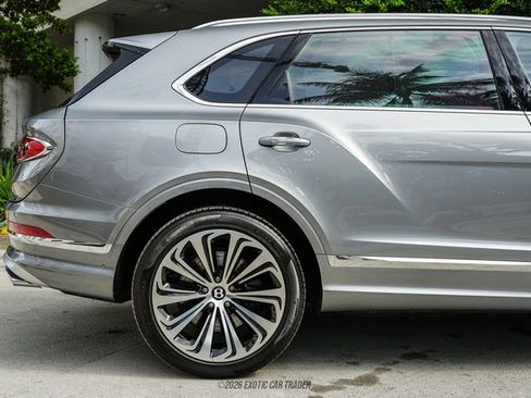Used 2024 Bentley Bentayga Extended Wheelbase AWD/4WD image 10