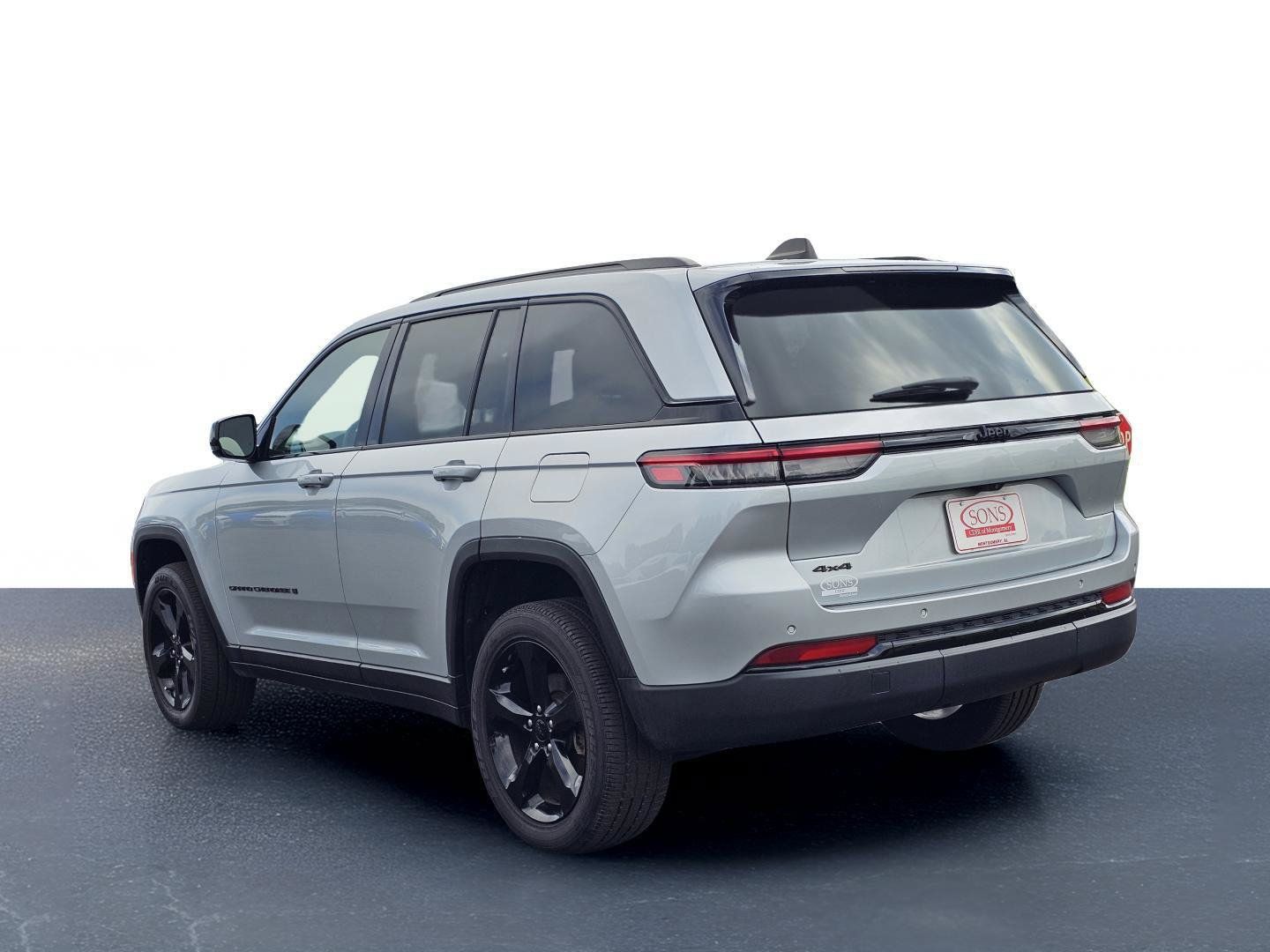 Used 2023 Jeep Grand Cherokee Altitude AWD/4WD image 12