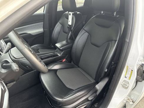 Used 2023 Jeep Compass Latitude image 38