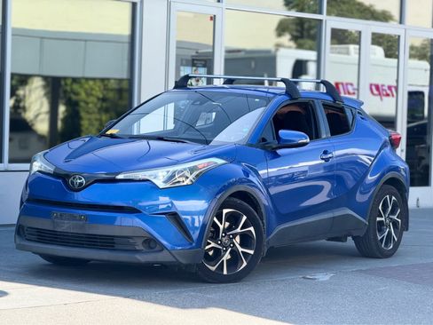 Used 2018 Toyota C-HR XLE FWD image 2
