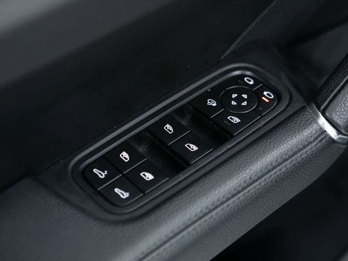 Certified 2023 Porsche Cayenne image 18