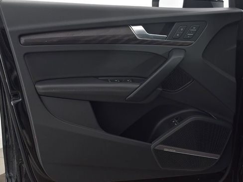 Used 2020 Audi Q5 e Prestige w/ Prestige Package image 11