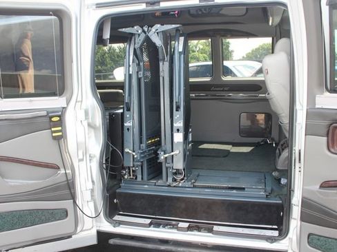 Used 2016 Chevrolet Express 2500 RWD image 16