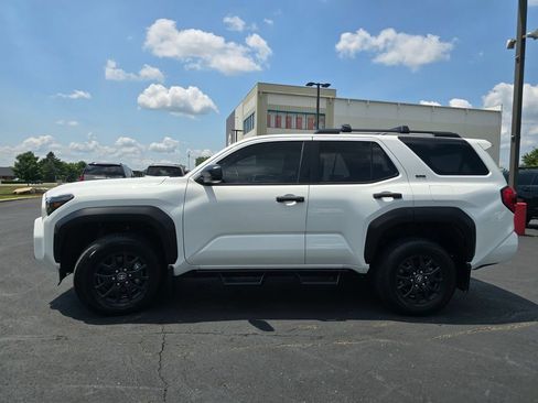 Used 2025 Toyota 4Runner SR5 AWD/4WD image 8