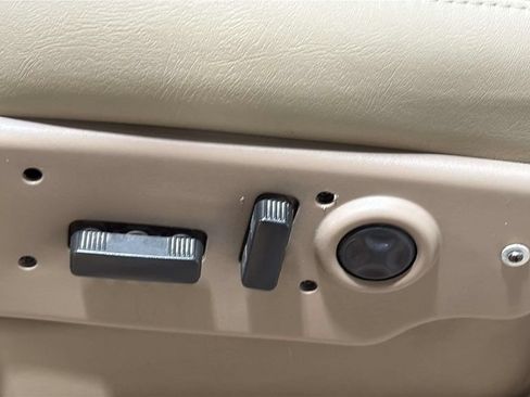 Used 2003 Chevrolet Suburban Z71 AWD/4WD image 19