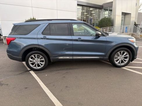 Used 2020 Ford Explorer XLT w/ Equipment Group 202A AWD/4WD image 9