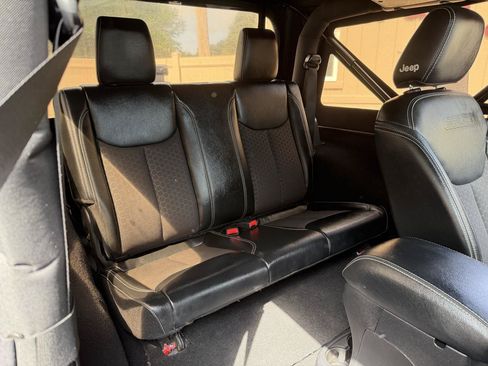 Used 2016 Jeep Wrangler Sport AWD/4WD image 5