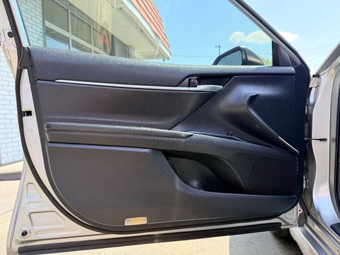 Used 2019 Toyota Camry SE image 13