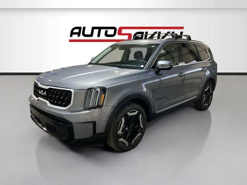 Used 2025 Kia Telluride S AWD/4WD image 3