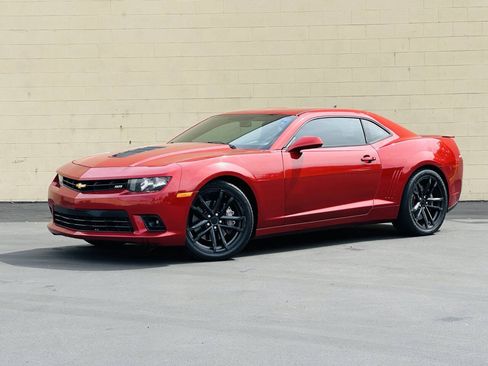 Used 2015 Chevrolet Camaro SS RWD image 3