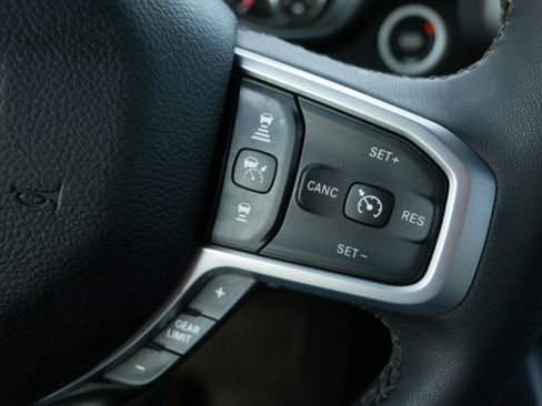 Used 2025 RAM 1500 Big Horn AWD/4WD image 24