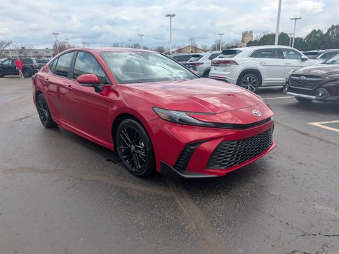 Certified 2025 Toyota Camry SE w/ Convenience Package image 1