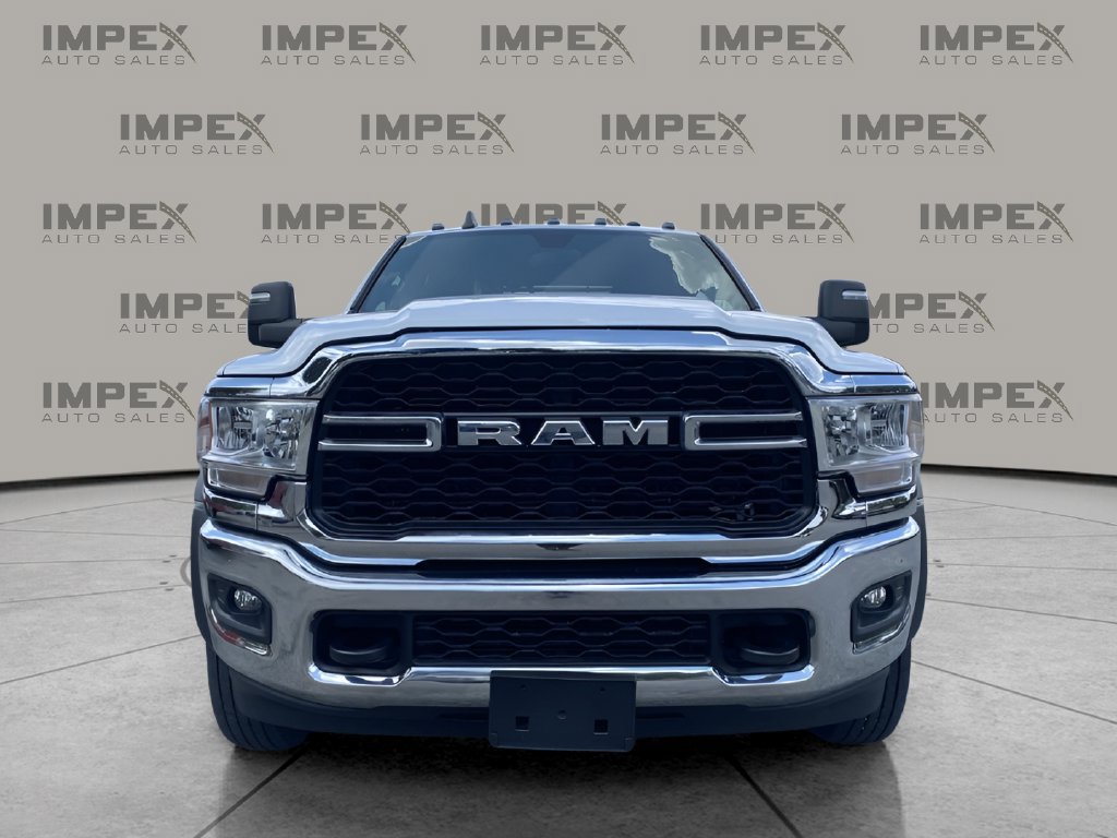 Used 2024 RAM 5500 Tradesman w/ Chrome Appearance Group AWD/4WD image 7
