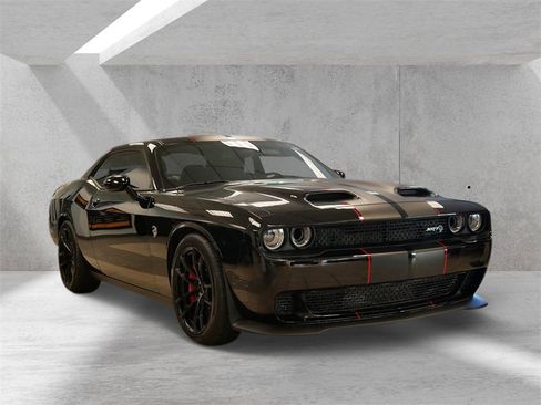 Used 2023 Dodge Challenger SRT Hellcat image 1