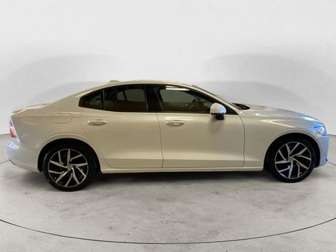 Used 2020 Volvo S60 T6 Momentum image 6