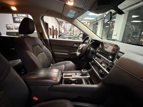 Used 2022 Nissan Pathfinder SV image 51