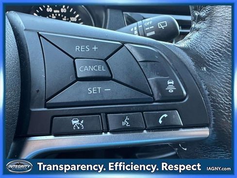 Used 2018 Nissan Rogue SV w/ Sun & Sound Touring Package image 32