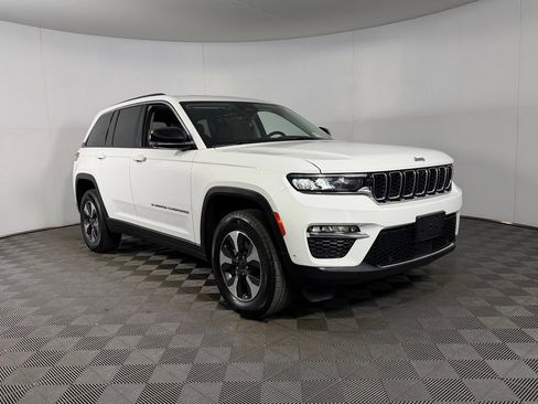 Certified 2023 Jeep Grand Cherokee 4WD 4xe w/ Luxury Tech Group II image 5