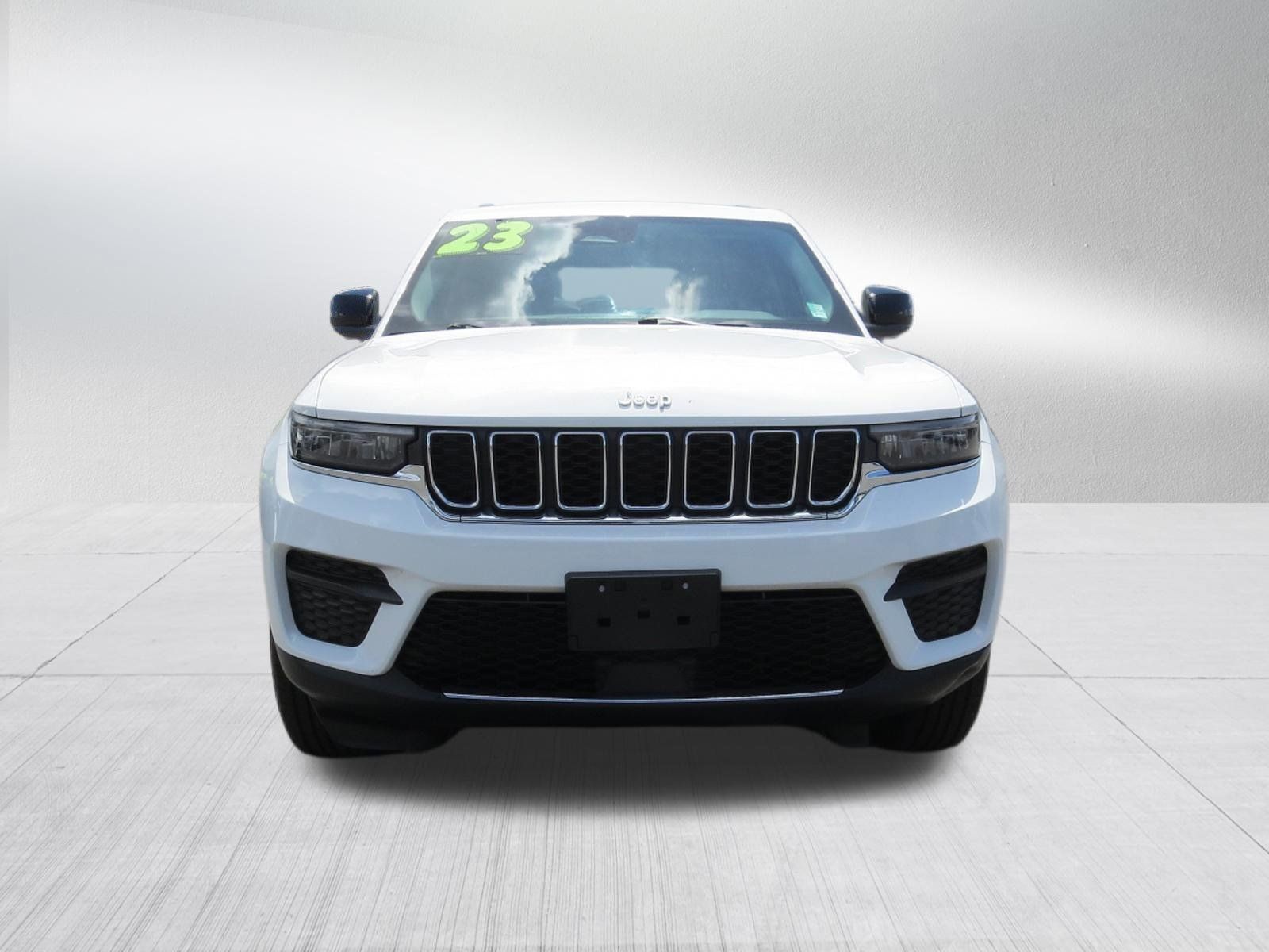 Used 2023 Jeep Grand Cherokee Laredo AWD/4WD image 8