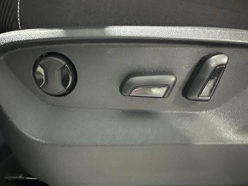 Certified 2024 Volkswagen Atlas Cross Sport SE image 31