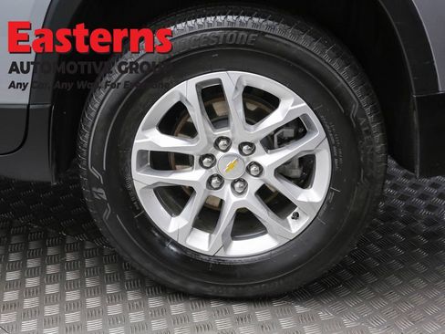 Used 2023 Chevrolet Traverse LS image 8