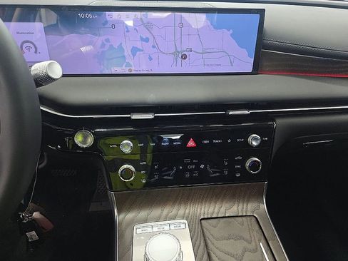 Used 2025 Genesis G80 2.5T Advanced image 9