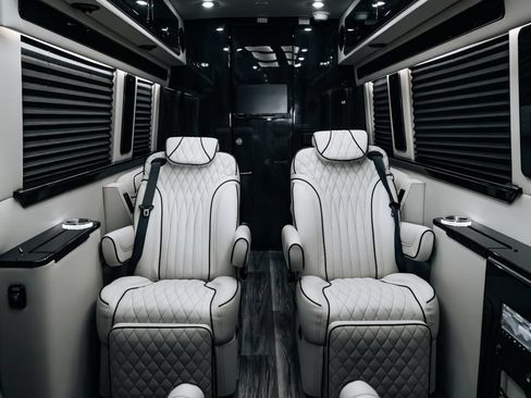 Used 2024 Mercedes-Benz Sprinter 3500 image 28