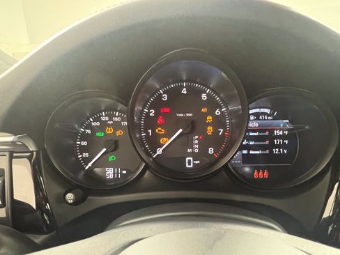 Certified 2025 Porsche Macan AWD/4WD image 18