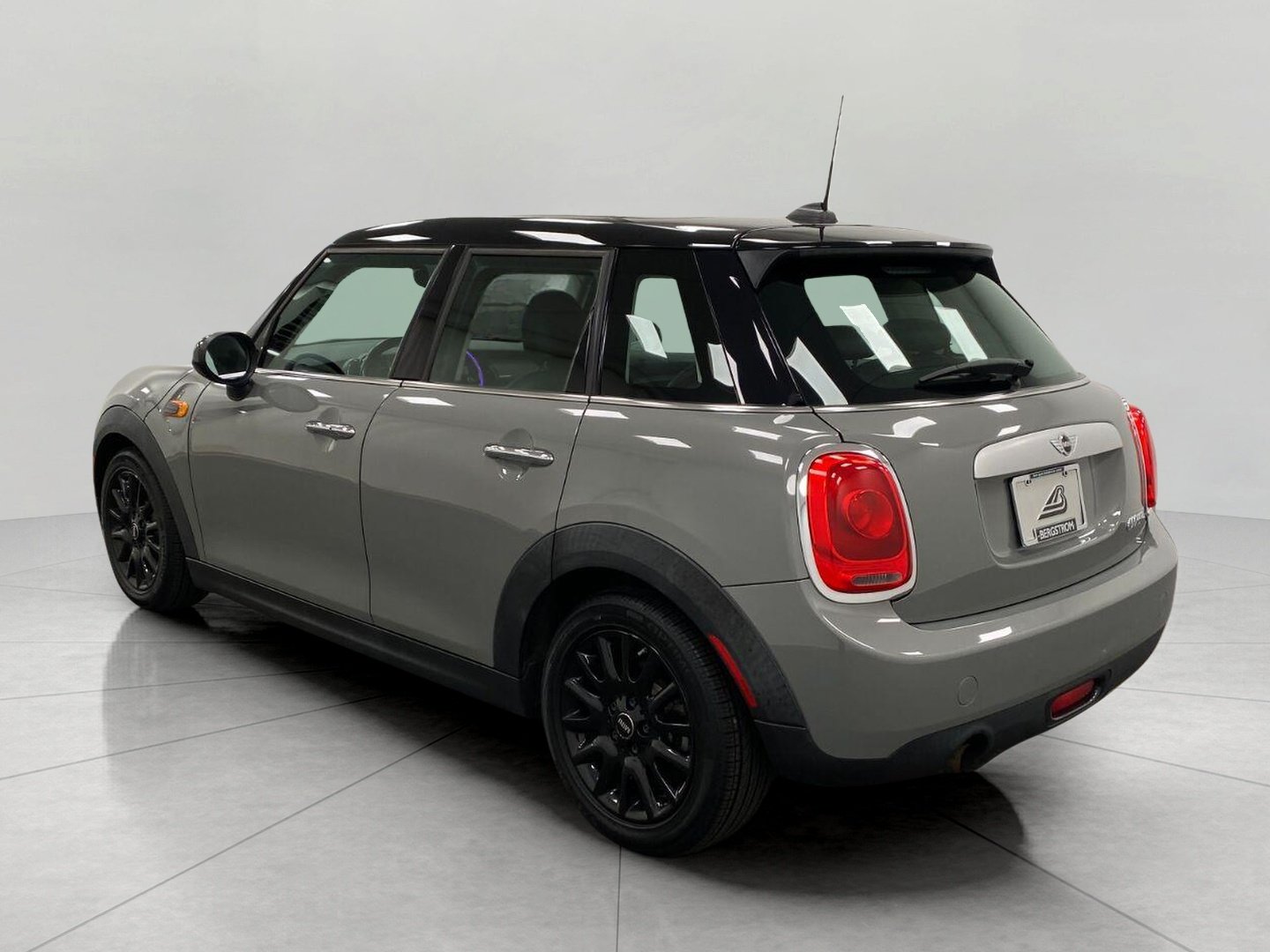 Used 2015 MINI Cooper 4-Door Hardtop FWD image 6