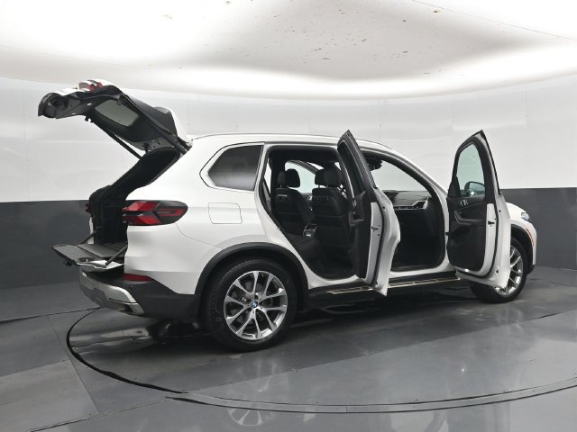 Used 2024 BMW X5 xDrive40i AWD/4WD image 58