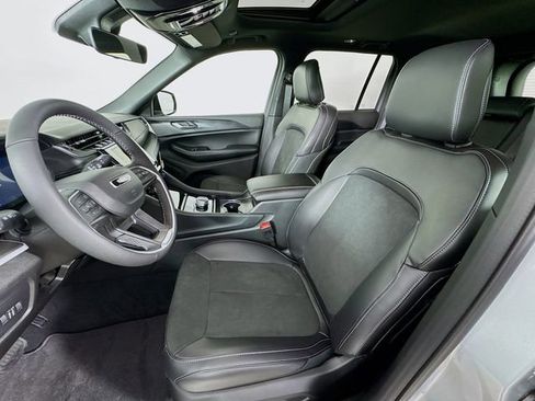 New 2025 Jeep Grand Cherokee Altitude image 22