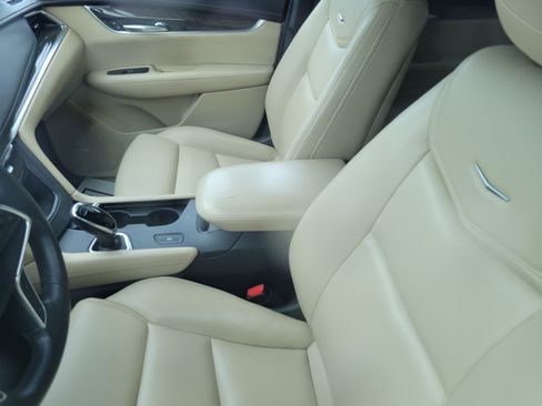 Used 2018 Cadillac XT5 FWD image 10