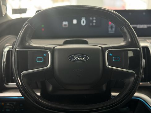 Used 2025 Ford Expedition Platinum AWD/4WD image 19