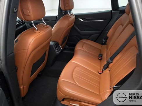Used 2017 Maserati Levante S AWD/4WD image 6