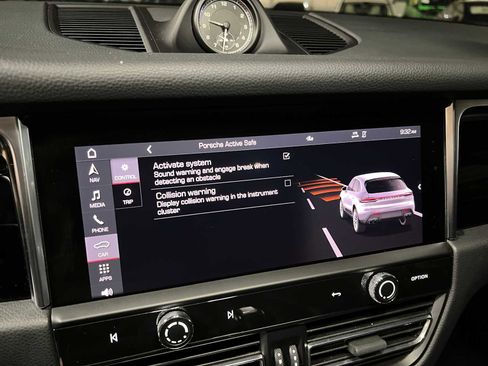 Used 2024 Porsche Macan image 71