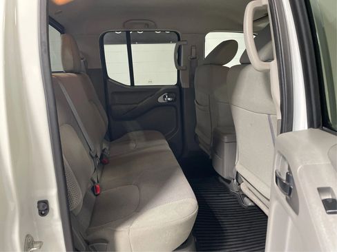 Used 2019 Nissan Frontier SV image 15