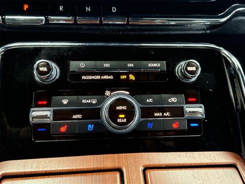 Used 2021 Lincoln Navigator L Reserve image 24