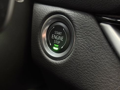 Certified 2025 Cadillac XT4 Premium Luxury image 28