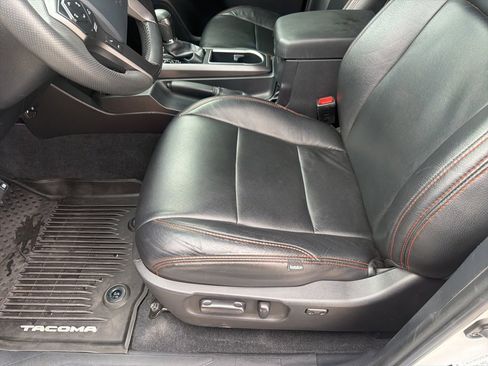 Used 2020 Toyota Tacoma TRD Sport image 8