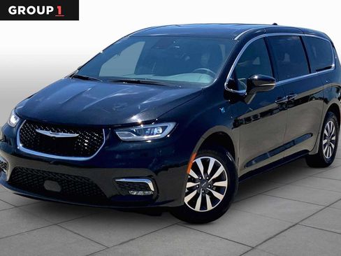 Used 2025 Chrysler Pacifica Select FWD image 1