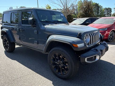 Used 2025 Jeep Wrangler Sahara w/ Safety Group image 5