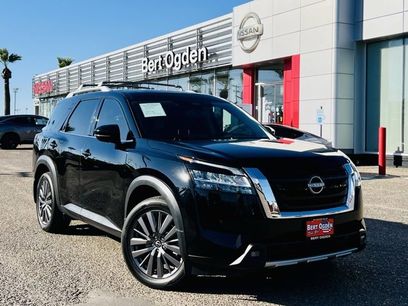 Certified 2022 Nissan Pathfinder SL w/ SL Premium Package