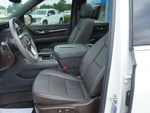 Used 2024 GMC Yukon XL Denali w/ Denali Reserve Package AWD/4WD image 9