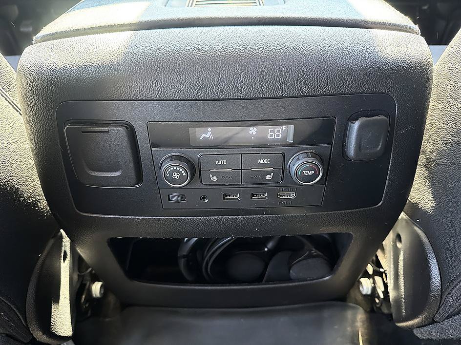 Used 2017 Chevrolet Suburban Premier AWD/4WD image 34