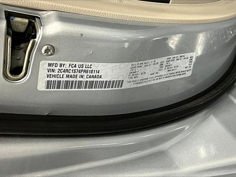 Used 2023 Chrysler Pacifica Limited image 19