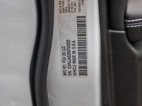 New 2025 Jeep Grand Cherokee L Altitude image 30