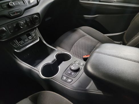 Used 2020 GMC Terrain SLE w/ Driver Convenience Package AWD/4WD image 26