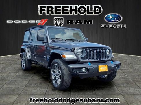 Used 2024 Jeep Wrangler Unlimited w/ Convenience Group AWD/4WD image 1