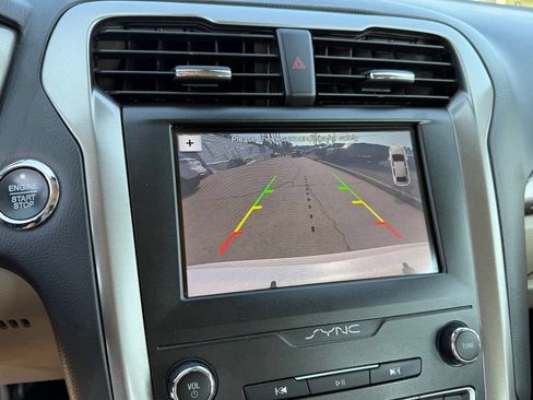 Used 2019 Ford Fusion SE FWD image 20